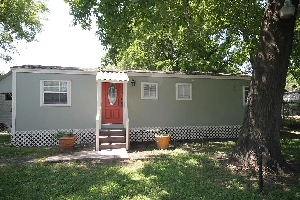 1 bed, 1.0 bath, 480 sqft, $950 — Photo 1