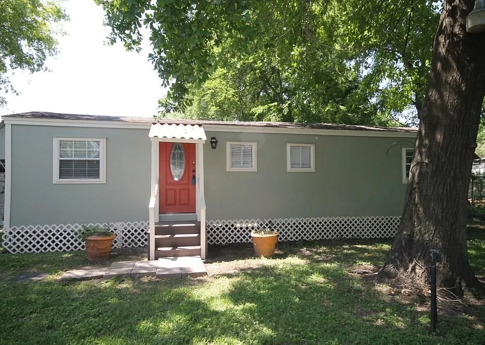 734A McDaniel St