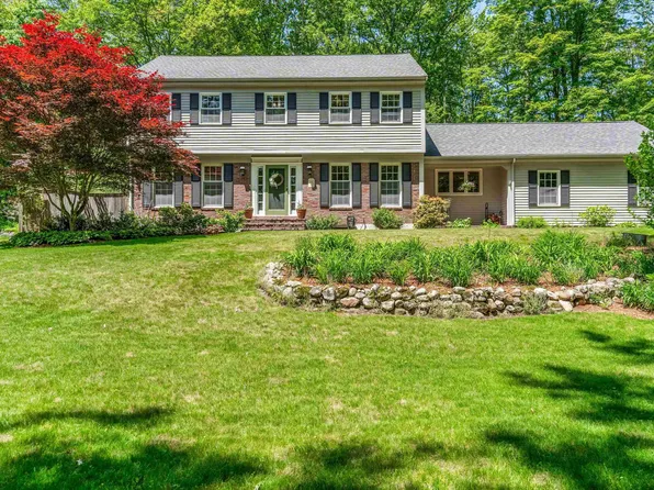 10 Buttonwood Road, Bedford, NH 03110