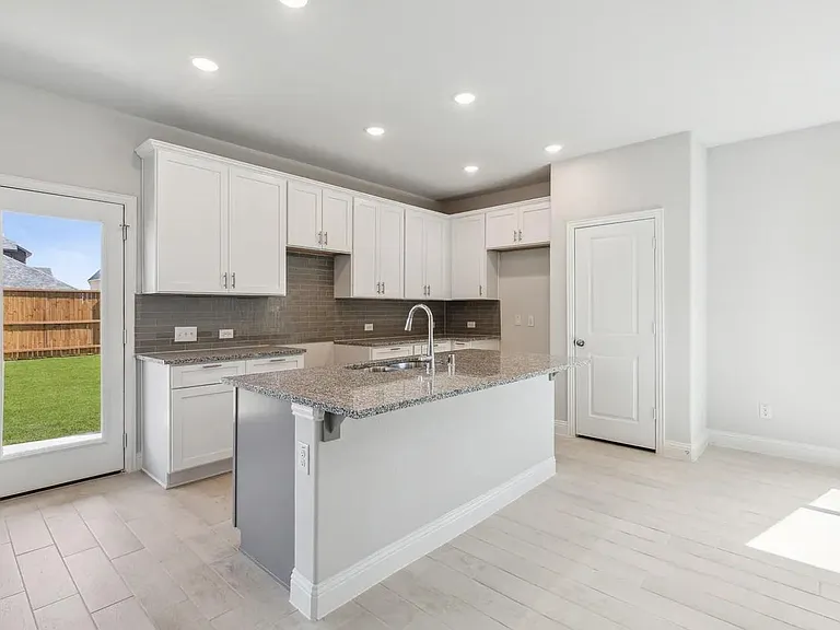 905 Sicily Blvd — Photo 5
