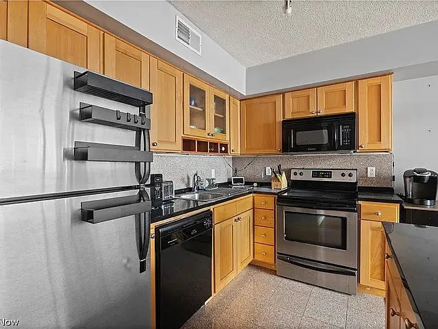 1 bed, 596 sqft, $1,700 — Photo 3