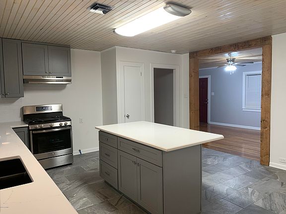 4th image of 113 Evelyn Dr