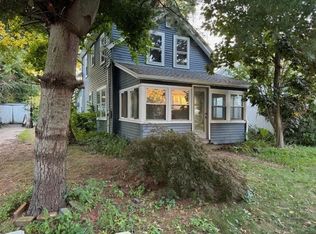 7 Pevear Ave, Warwick, RI 02886