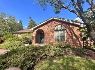 1228 Paloma Dr, Saint Louis, MO 63131