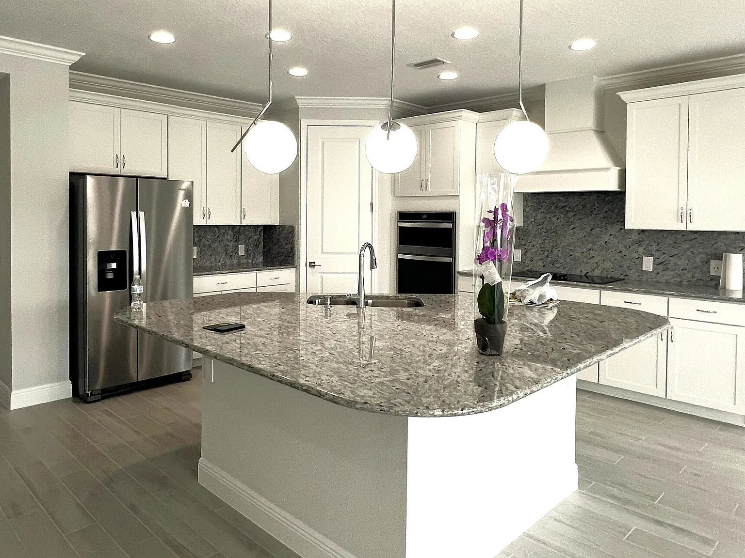 3 bed, 2.5 bath, 2394 sqft, $3,100 — Photo 1