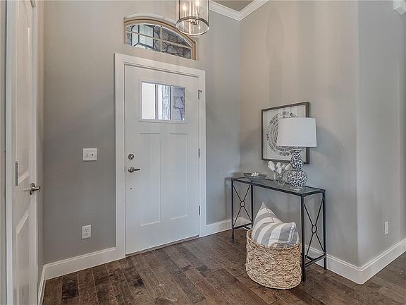 2nd image of 8104 Lillas Way