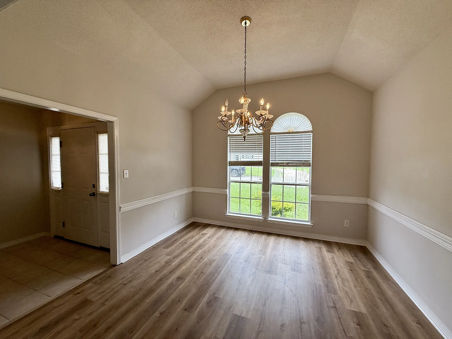 854 Louise Ave - 1 — Photo 3