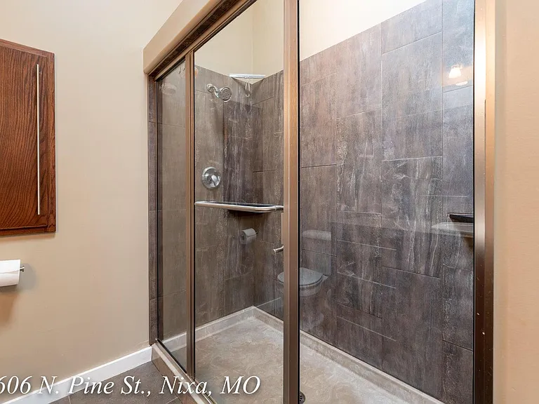 1606 N Pine St — Photo 10