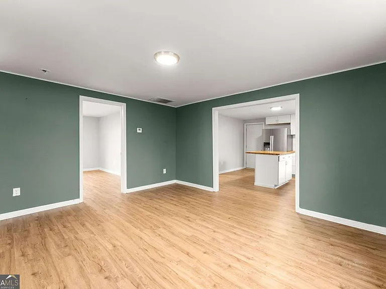 212 Walker Dr — Photo 5