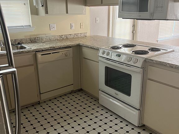 4th image of 1420 Golden Park Ct #2
