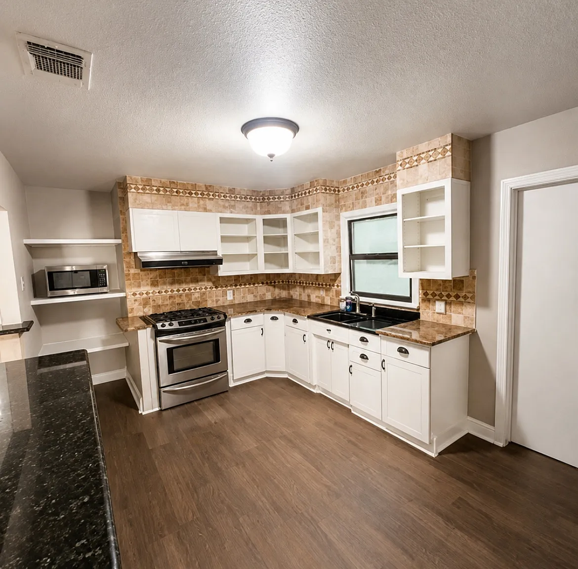 4 bed, 1540 sqft, $1,800 — Photo 2