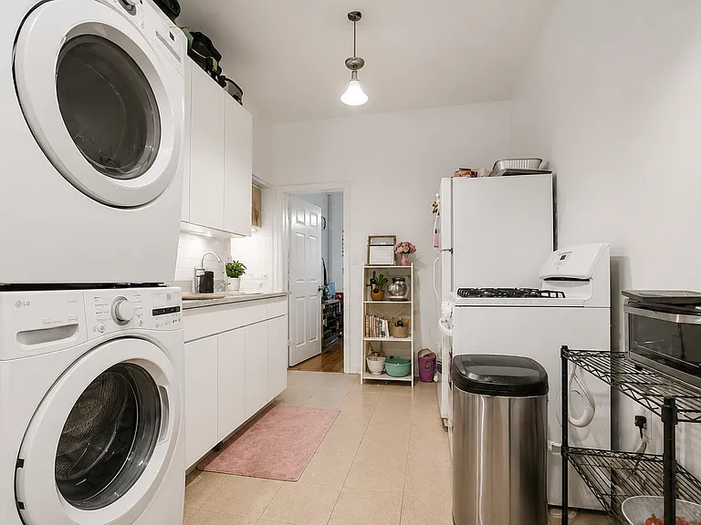 293 N 7th St #1R — Photo 6