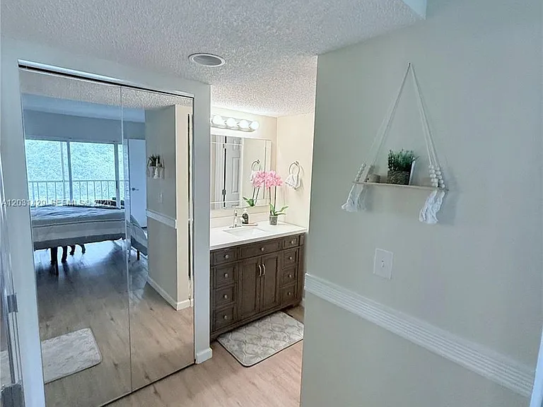 1566 SE Royal Green Cir #203 — Photo 8