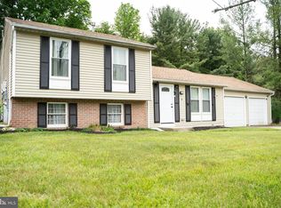 8 Drexel Gate Dr, Sicklerville, NJ 08081