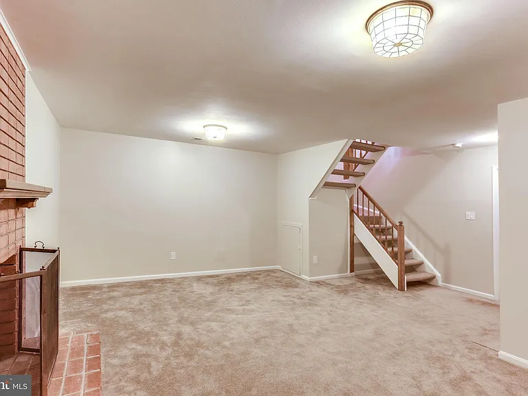 839 N Greenbrier St — Photo 32