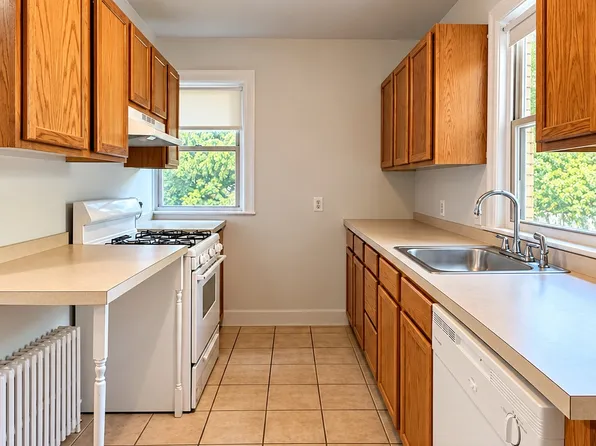 350 Plain St #1L, Braintree, MA 02184