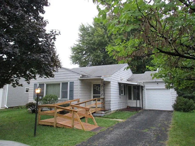 561 Hane Ave photo 1
