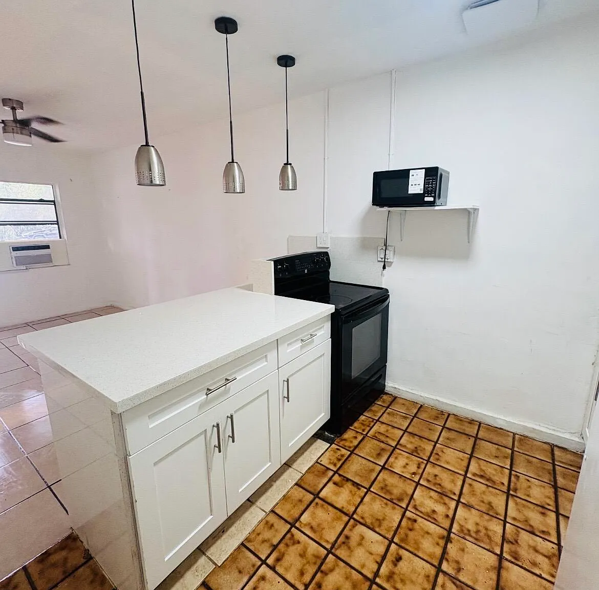2 bed, 1.0 bath, 1200 sqft, $1,700 — Photo 3