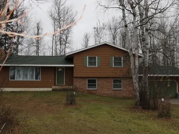 320 Viking Dr, Hoyt Lakes, MN 55750