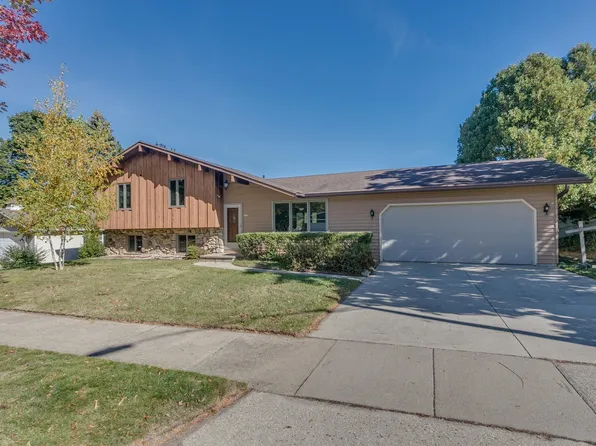 1870 S Westhaven Dr, Oshkosh, WI 54904