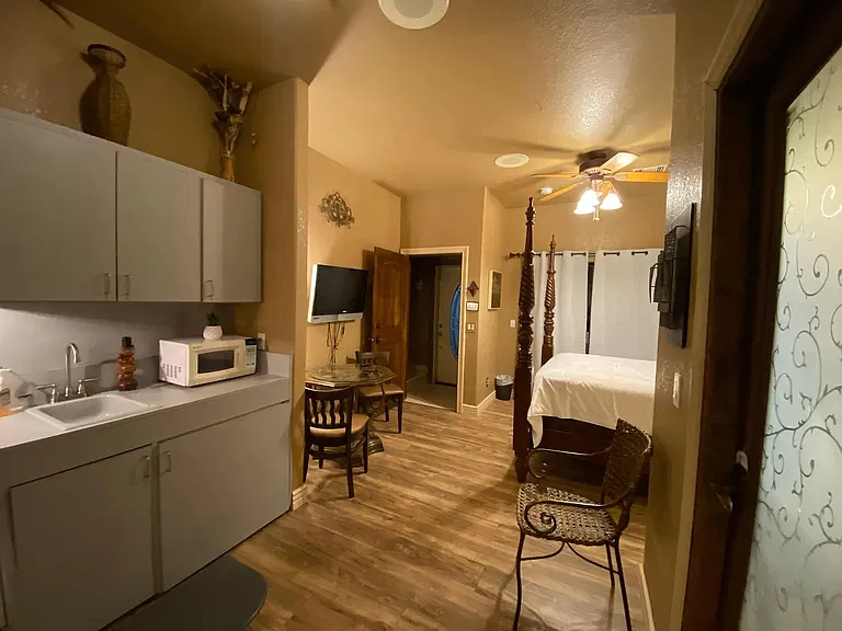 Available - (Ground Floor Suite) - Private bathroom and kitchen.