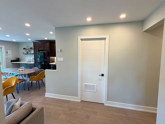 5th image of 53 Poplar Cres