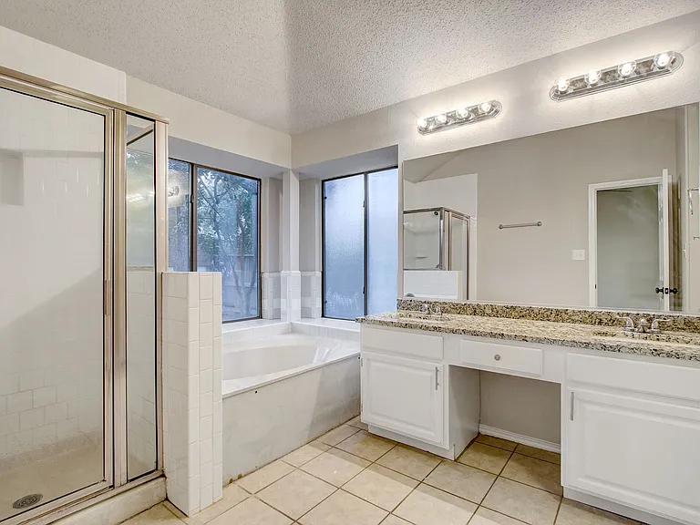 11823 Adriana Maria — Photo 19