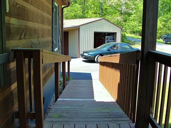 5th image of 317 Oak Hammock Cir