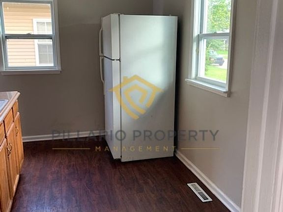 5th image of 3214 Hovey St