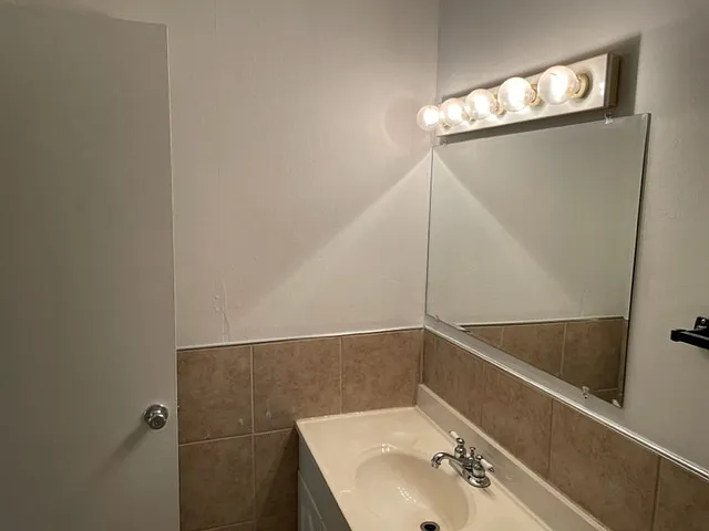28 W Creek Ln #28 — Photo 16