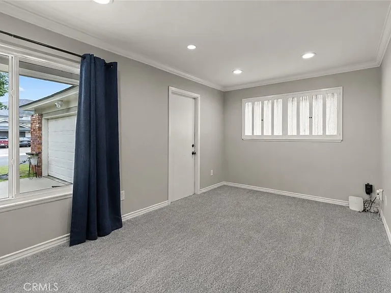 1096 Canyon View Dr — Photo 32