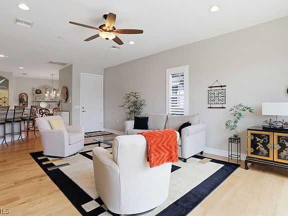 5th image of 10537 Diamante Way