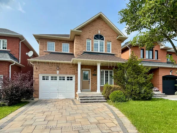 123 Woodbury Cres, Newmarket, ON L3X 2T3