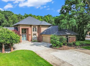 3135 Valley Oaks Dr, White Lake, MI