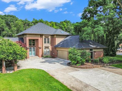 3135 Valley Oaks Dr, White Lake, MI, 48383