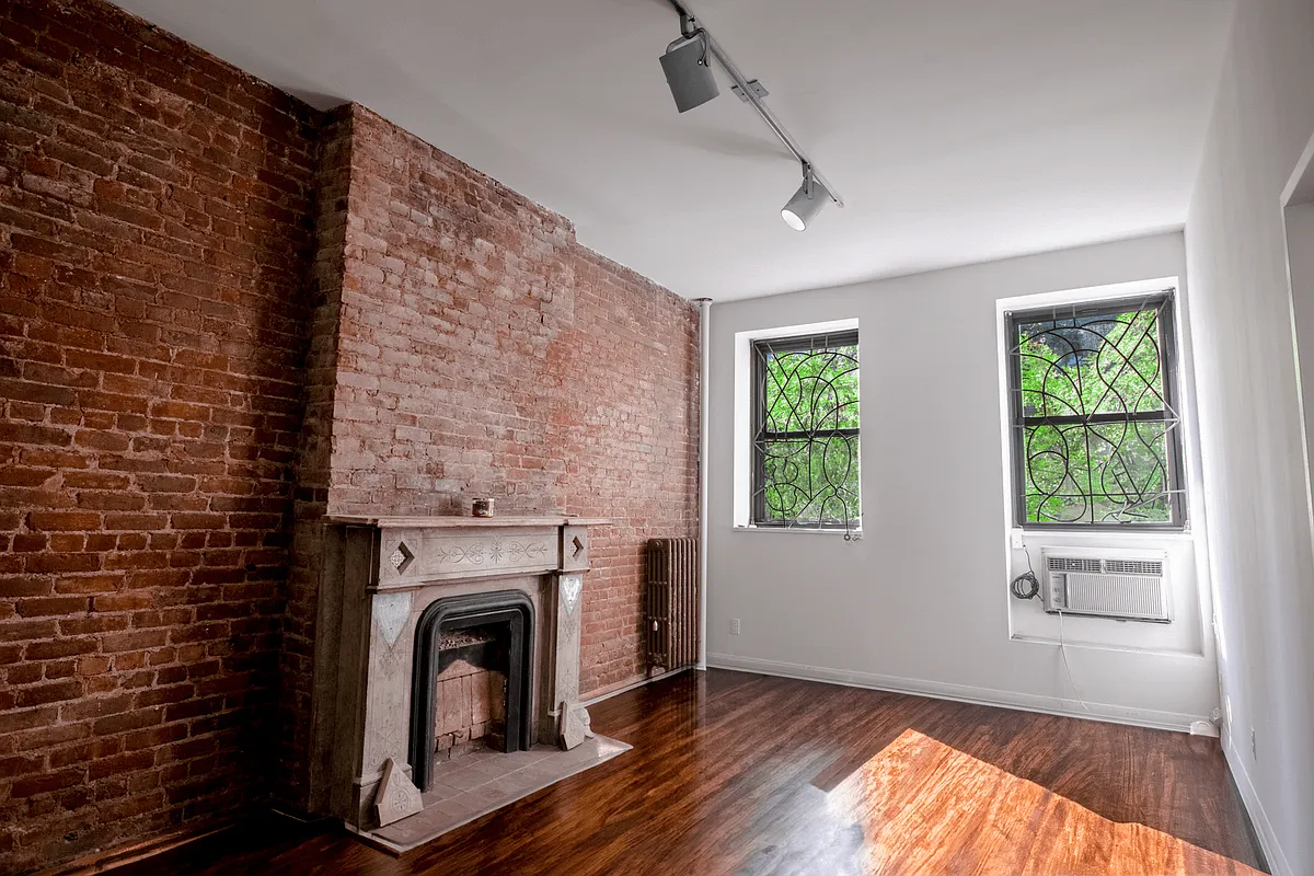 457 West 43rd St Unit 3F  