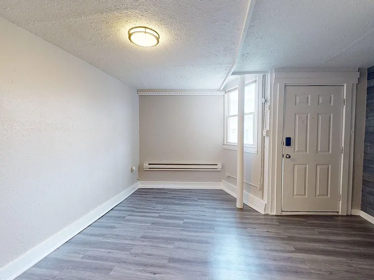 2550 Elyria Ave — Photo 8