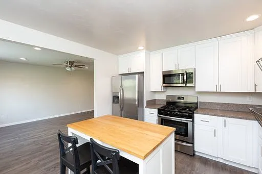 3 bed, 959 sqft, $3,688 — Photo 3
