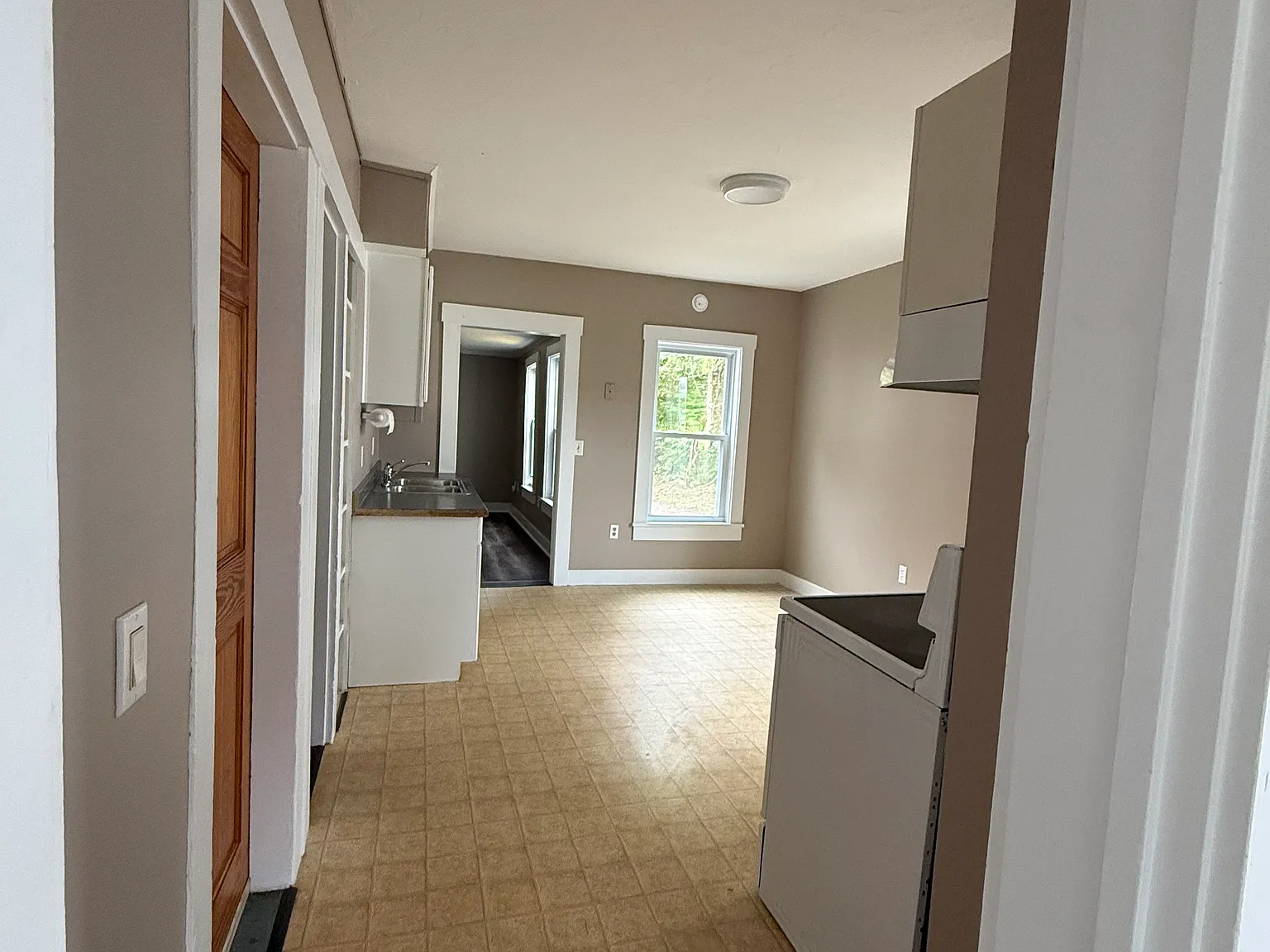 2 bed, 775 sqft, $1,350 — Photo 1