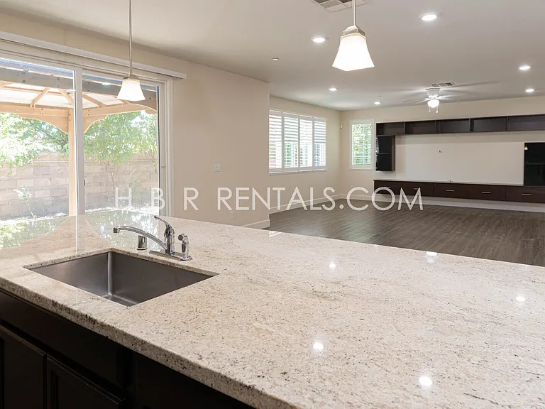 1496 Dairy Dr — Photo 10