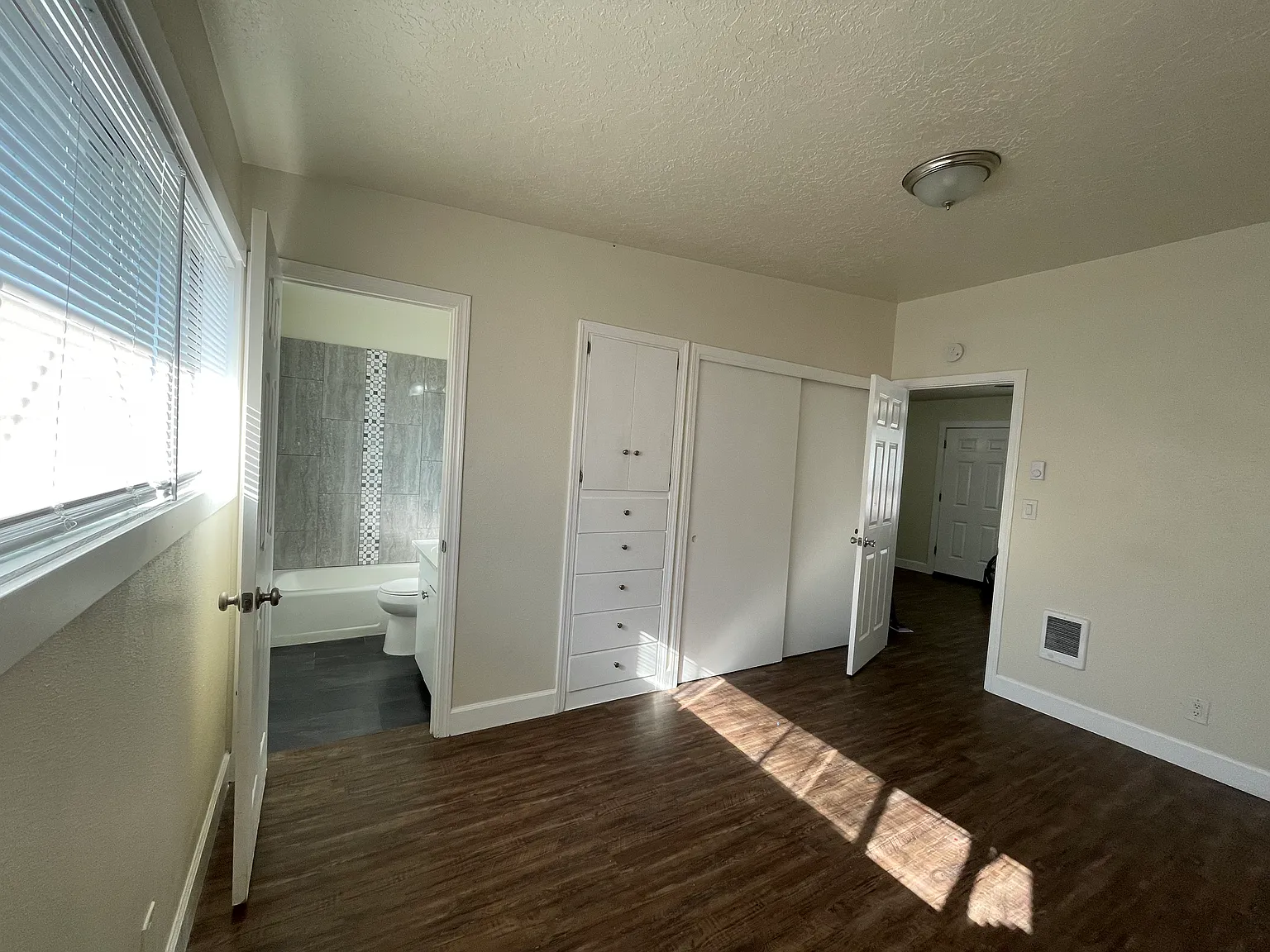1 bed, 750 sqft, $1,350 — Photo 4