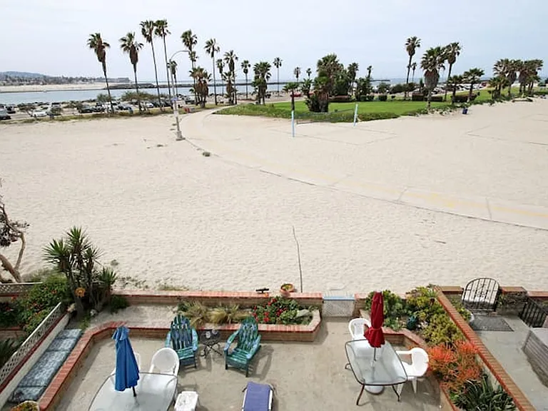 2645 Ocean Front Walk — Photo 28