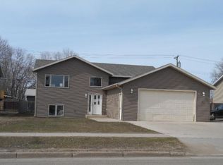 602 16th St SW, Minot, ND 58701