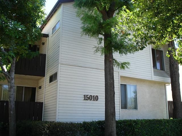 2nd image of 15010 Victory Blvd Unit 101