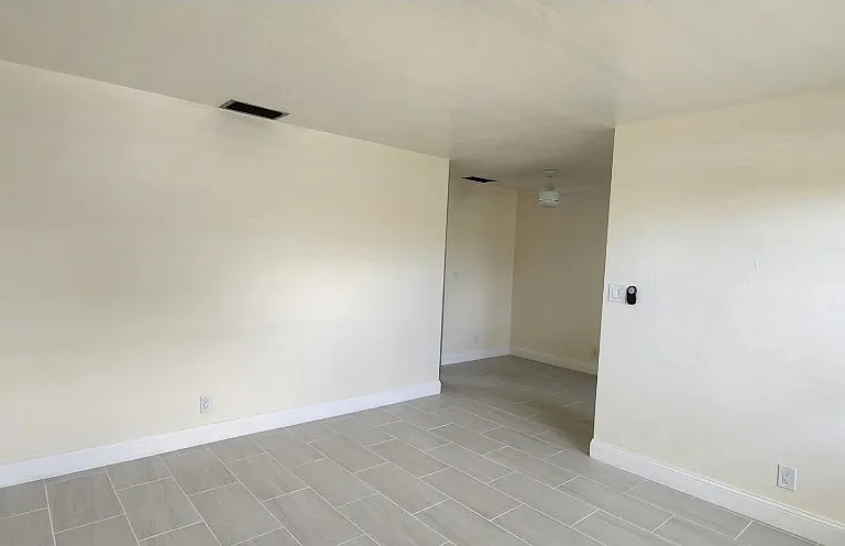 2105 Miami Rd #6 — Photo 6