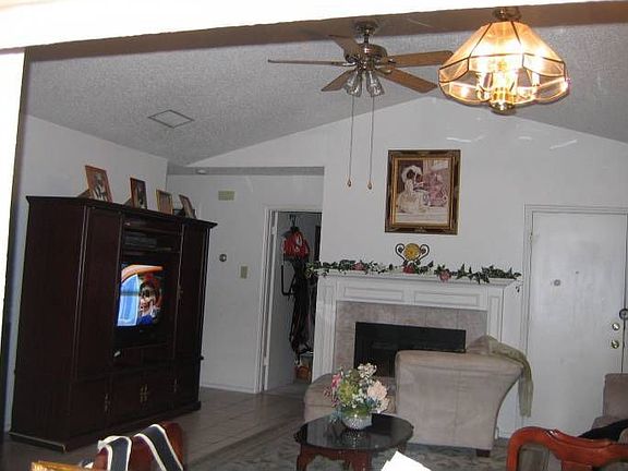 photo of unit next door,