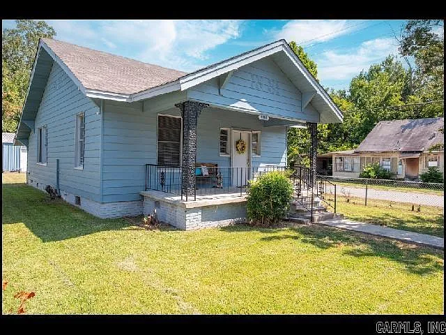 3 bed, 1.0 bath, 988 sqft, $900 — Photo 1