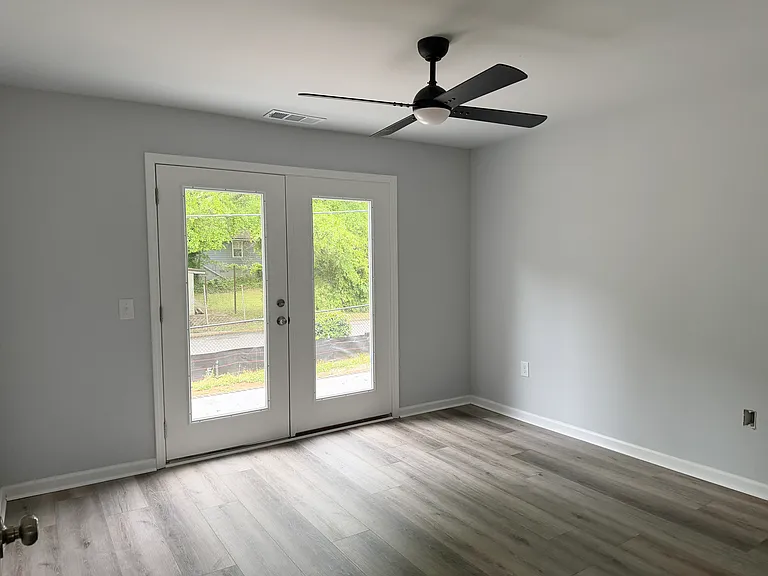 Somerset Apartments — Photo 10