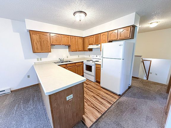 2nd image of 2820 Edgewood Dr #2