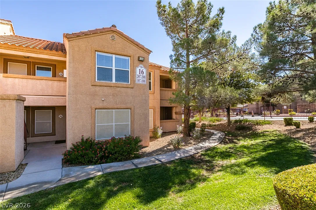 2 bed, 2.0 bath, 928 sqft, $1,500 — Photo 2
